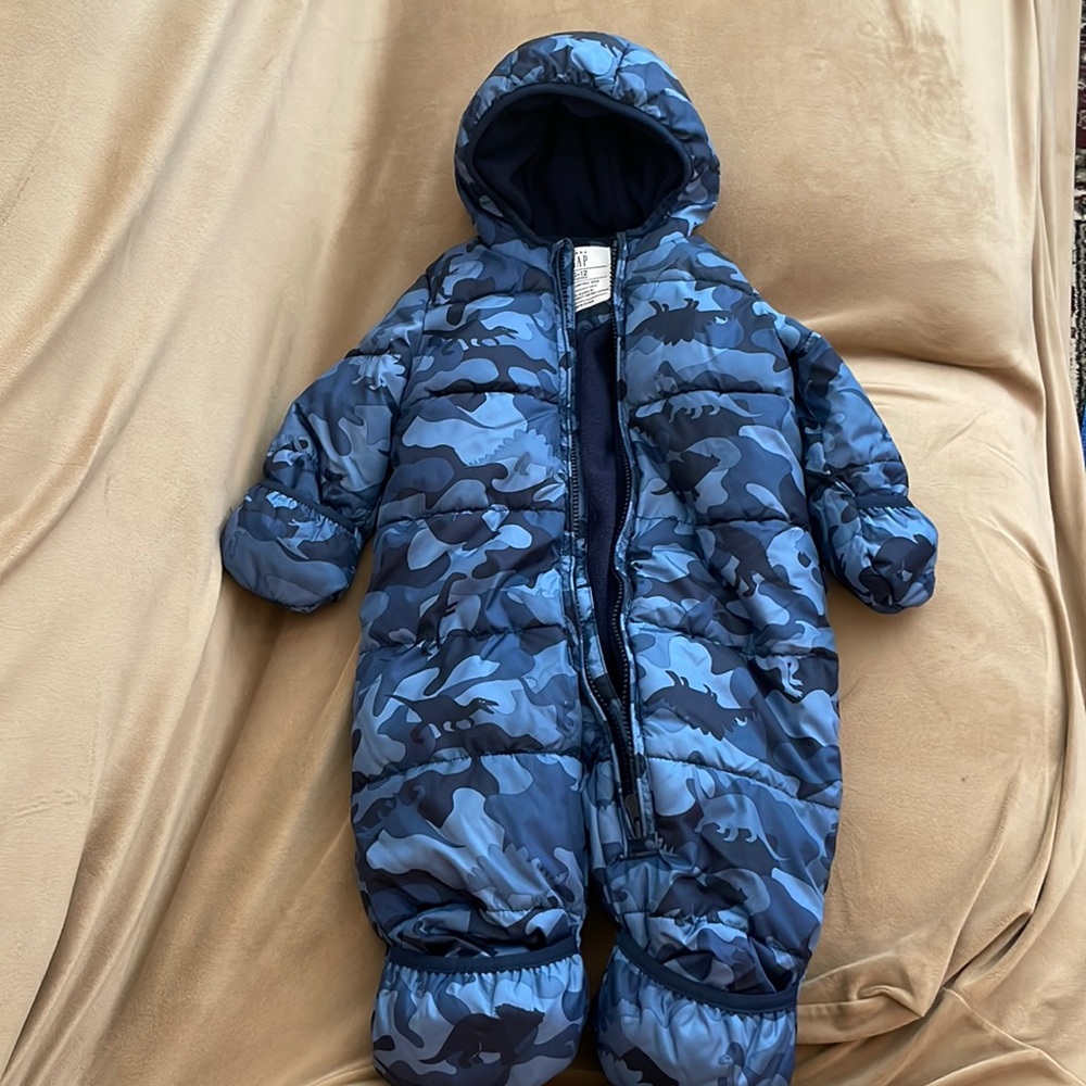 BABY GAP Snowsuit blue dinosaurs printed Sz 6-12 months